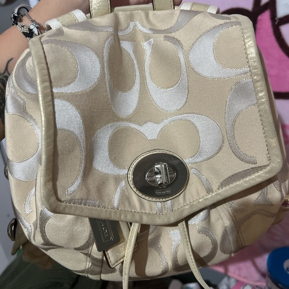 coach mini backpack gold with glitter outline - Picture 4 of 7